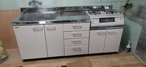 壁付けキッチンの全景